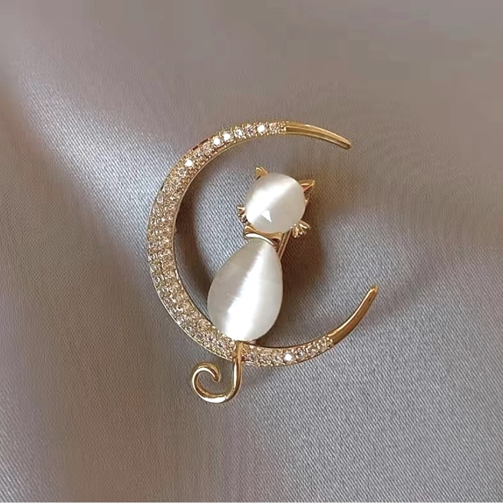 Cat Brooch